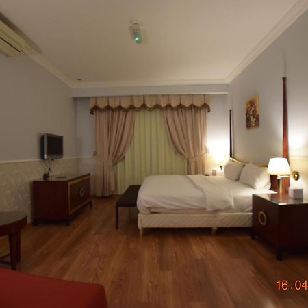 อัลมาฮาเรสซิเด้นซ์ Hotel ราสอัลไคมาห์ ภายนอก รูปภาพ
