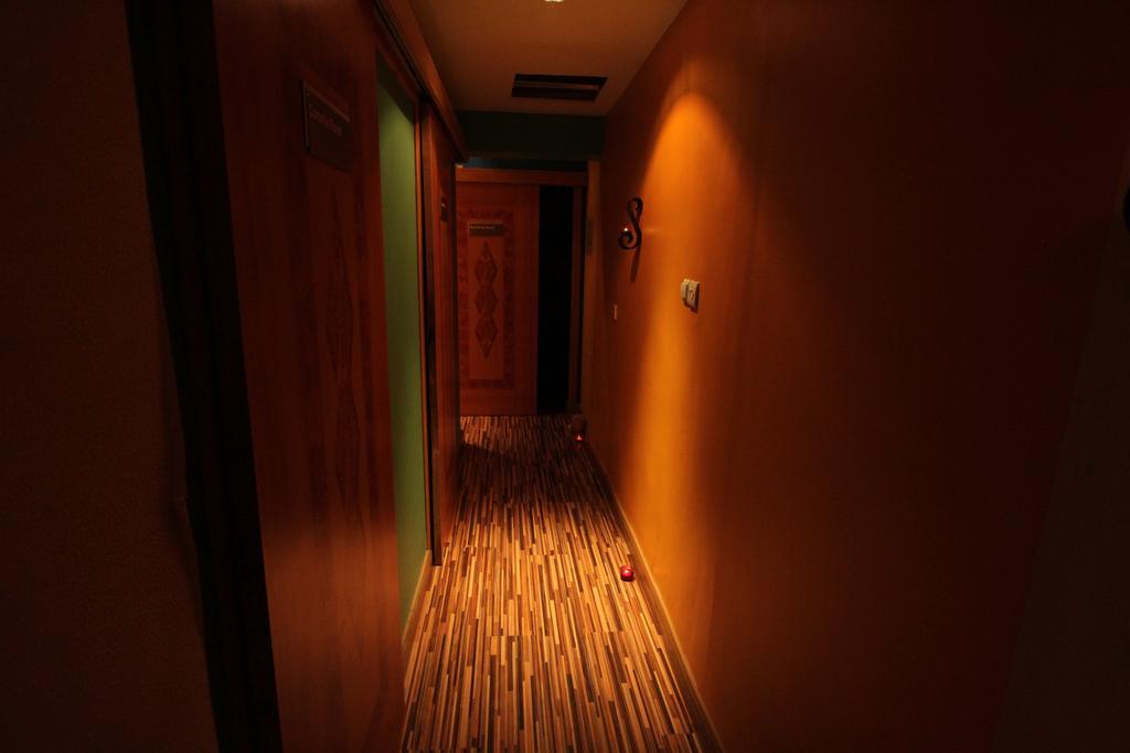 อัลมาฮาเรสซิเด้นซ์ Hotel ราสอัลไคมาห์ ภายนอก รูปภาพ