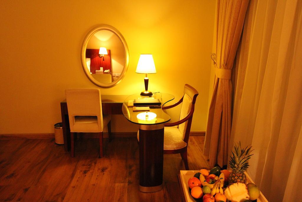 อัลมาฮาเรสซิเด้นซ์ Hotel ราสอัลไคมาห์ ภายนอก รูปภาพ