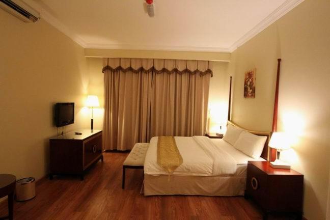 อัลมาฮาเรสซิเด้นซ์ Hotel ราสอัลไคมาห์ ภายนอก รูปภาพ