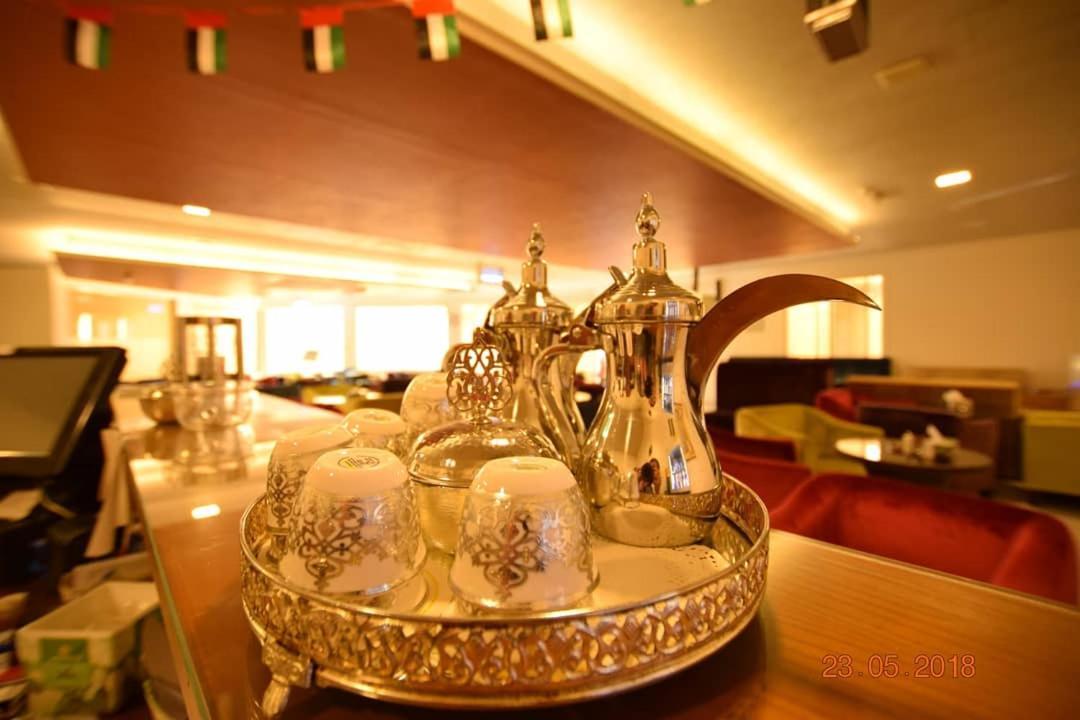 อัลมาฮาเรสซิเด้นซ์ Hotel ราสอัลไคมาห์ ภายนอก รูปภาพ