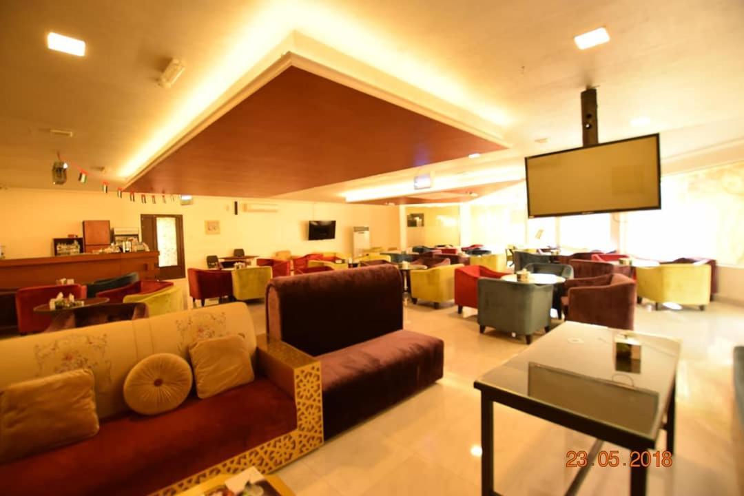 อัลมาฮาเรสซิเด้นซ์ Hotel ราสอัลไคมาห์ ภายนอก รูปภาพ