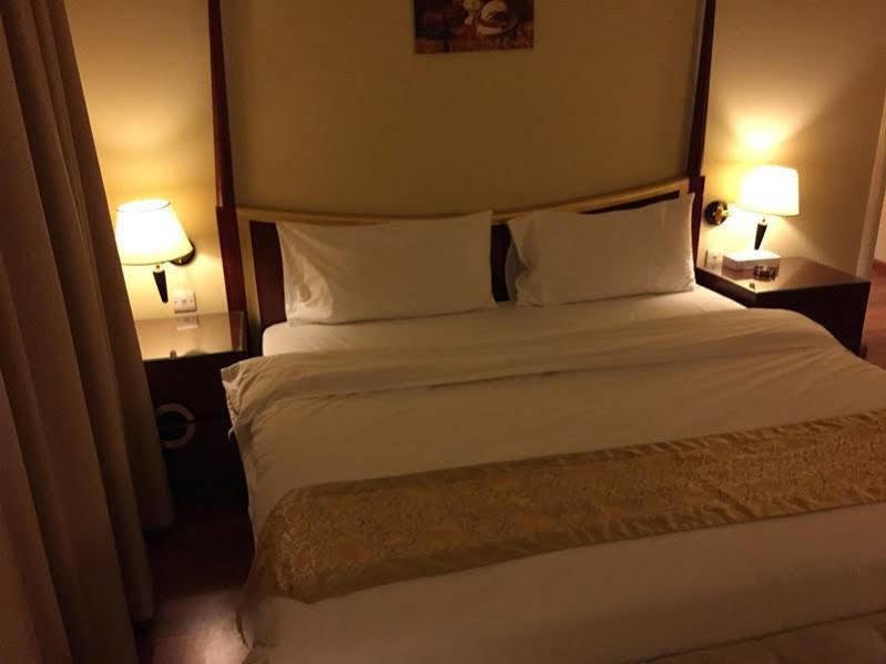 อัลมาฮาเรสซิเด้นซ์ Hotel ราสอัลไคมาห์ ภายนอก รูปภาพ