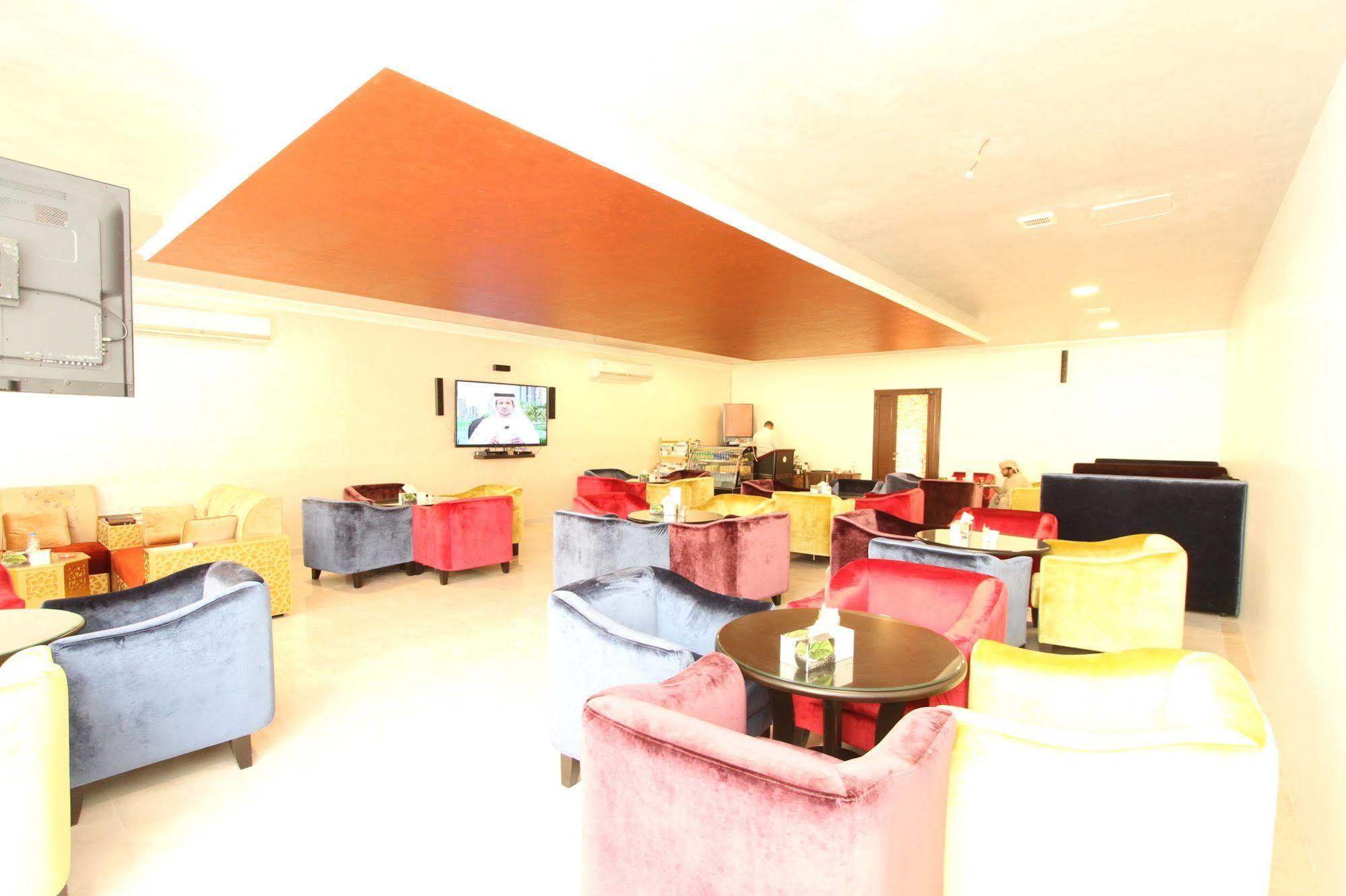 อัลมาฮาเรสซิเด้นซ์ Hotel ราสอัลไคมาห์ ภายนอก รูปภาพ