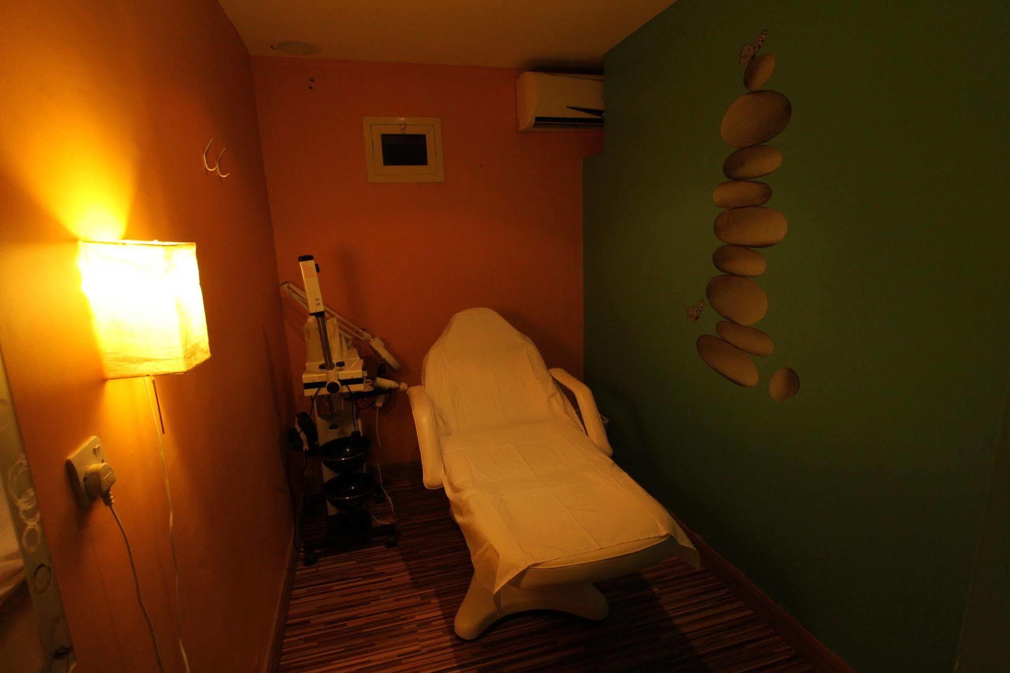 อัลมาฮาเรสซิเด้นซ์ Hotel ราสอัลไคมาห์ ภายนอก รูปภาพ