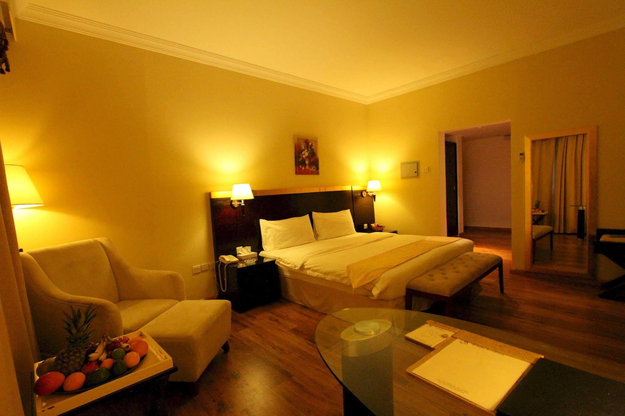 อัลมาฮาเรสซิเด้นซ์ Hotel ราสอัลไคมาห์ ภายนอก รูปภาพ
