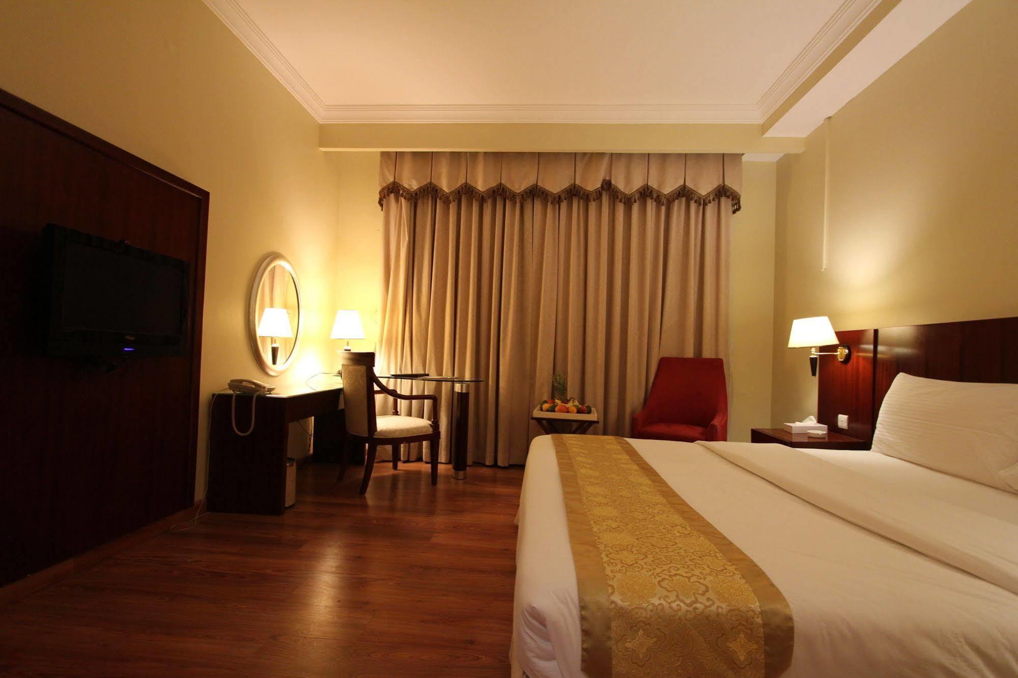 อัลมาฮาเรสซิเด้นซ์ Hotel ราสอัลไคมาห์ ภายนอก รูปภาพ